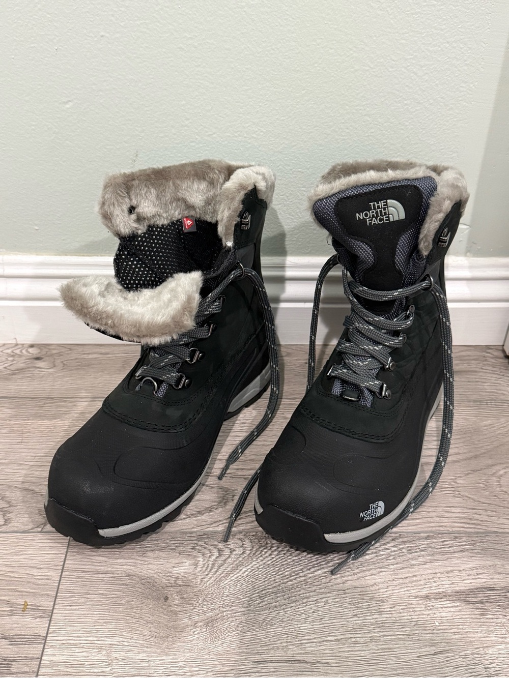 The North Face Women's Black Faux-Fur Lined Winter Lace-Up Boots